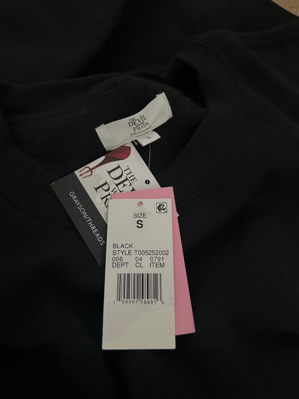 The Devil Wears Prada Graphic Crewneck Sweatshirt Mirandas coffee cup Size S NWT - Picture 5 of 6
